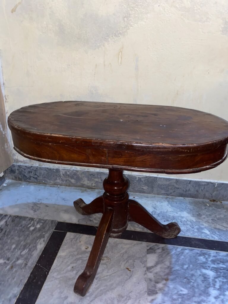 Stylish table in Islamabad Capital Territory