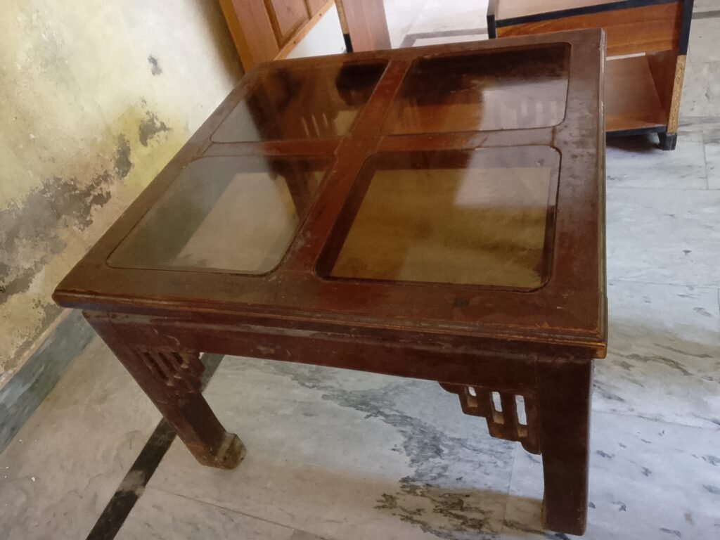 Wooden and mirror table in Islamabad Capital Territory